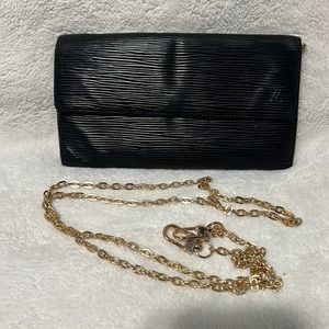 Louis Vuitton Black Sarah Epi Leather wallet w/ unbranded 45.5”gold chain bundle